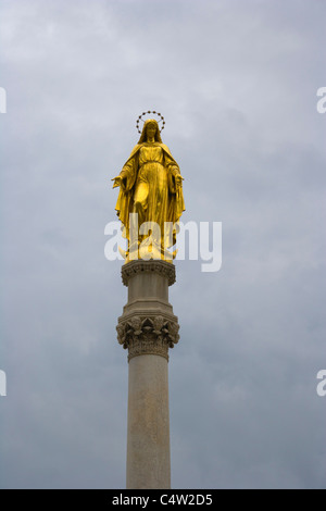 Statue der Jungfrau Maria auf Kaptol, Gornji Grad, Zagreb, Kroatien Stockfoto