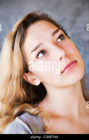 Porträt der jungen Frau, Cala Ratjada, Mallorca, Spanien Stockfoto