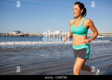 Frau, Jogging, Long Beach, Los Angeles County, Kalifornien, USA Stockfoto