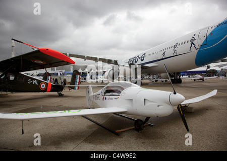 Verschiedene Flugzeuge auf statische Anzeige auf der Paris Air Show, Juni 2011 Stockfoto