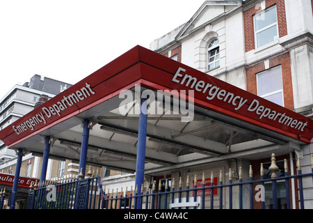 Zeichen für die Notaufnahme des Kings College Hospital, Süd-London, England Stockfoto