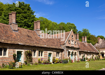 Armenhäuser, Milton Abbas, Dorset, England, UK Stockfoto