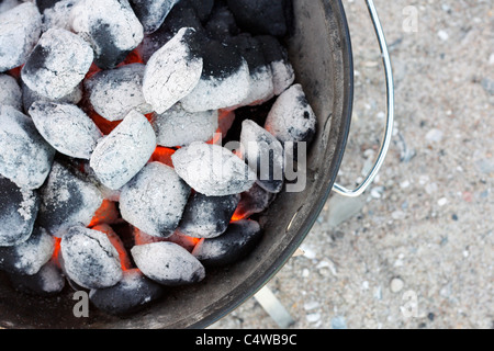 Kohle in den grill Stockfoto