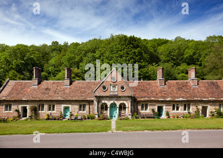 Armenhäuser, Milton Abbas, Dorset, England, UK Stockfoto