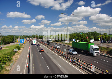 Baustellen auf der Autobahn M1 in der Nähe von Junction 12, Toddington, Bedfordshire, England, Vereinigtes Königreich Stockfoto