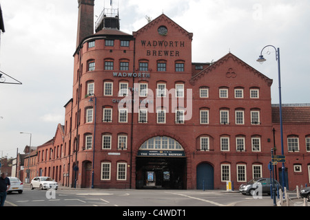 Die Brauerei Wadworth Gebäude (The Northgate Brewery) nahe dem Zentrum von Devizes, Wiltshire, England. Stockfoto