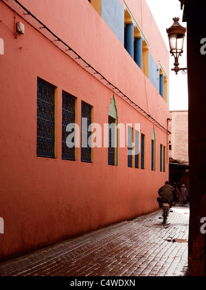 Das Labyrinth der Gassen in der Altstadt. Marrakesch, Marokko. Stockfoto