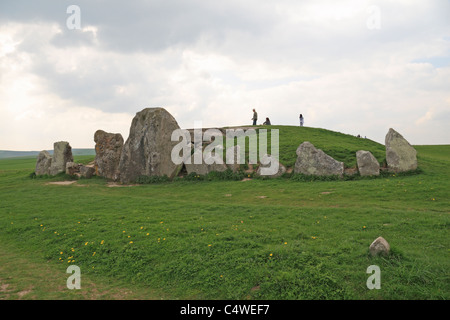 Der West Kennet Long Barrow, neolithische gekammert Gräber, Teil des Weltkulturerbes Avebury, Wiltshire, UK. Stockfoto