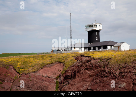 Alter Leuchtturm auf St. Ann's Kopf, Pembrokeshire, Wales, UK Stockfoto