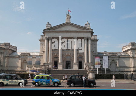 Die Hauptfassade, Tate Britain, die Heimat der britischer Kunst von 1500 bis zur Gegenwart, auf Millbank, London, UK. Stockfoto