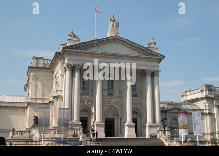 Die Hauptfassade, Tate Britain, die Heimat der britischer Kunst von 1500 bis zur Gegenwart, auf Millbank, London, UK. Stockfoto