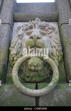 Löwenkopf wie festmachen Ring am Südufer der Themse in der Nähe von Vauxhall Bridge, London, UK. Stockfoto