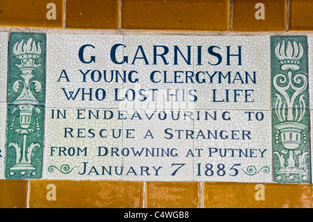 Postman es Park EC1 Keramik Plaketten viktorianischen Denkmal für heroische Opfer selbst der Londoner City of London England Europe Stockfoto