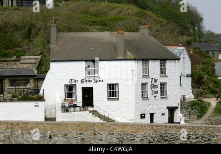 The Ship Inn, Porthleven Hafen, Cornwall, UK Stockfoto