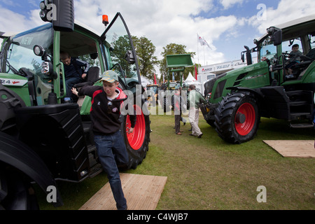 Landmaschinen auf dem Display am Tag Eröffnung der Royal Highland Show 2011 in Ingliston, Edinburgh Stockfoto