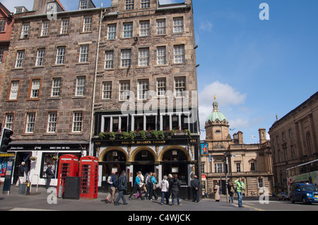 Schottland, Edinburgh, die Royal Mile. Deacon Brodie Taverne. Stockfoto