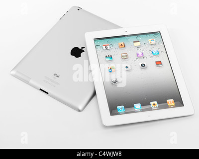 Zwei Apple iPad 2 Tablet Computer isoliert auf weißem Hintergrund Stockfoto