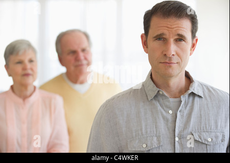 USA, New Jersey, Jersey City, Senior Eltern mit erwachsenen Sohn Stockfoto