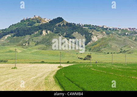 Italien - Montescaglioso, Stadt auf einem Hügel in der Nähe von Matera, Basilikata, Italien. Stockfoto