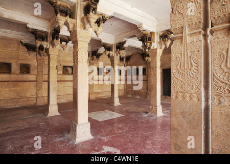 Geschnitzten Säulen in Chhatra Mahal Palace Bundi, Bundi, Rajasthan, Indien Stockfoto