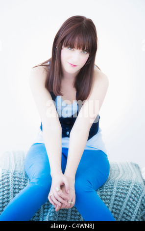 Studio-Porträt der jungen Frau Stockfoto