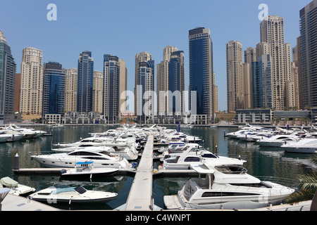 Yachten in Dubai Marina, Vereinigte Arabische Emirate Stockfoto