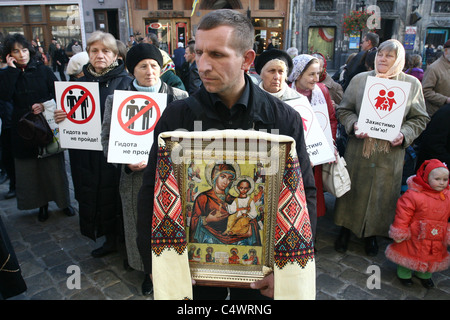 14. Oktober 2010. Homophobe Protest in Lemberg, Ukraine. Stockfoto