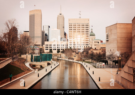 USA, Indiana, Indianapolis, Skyline mit museum Stockfoto