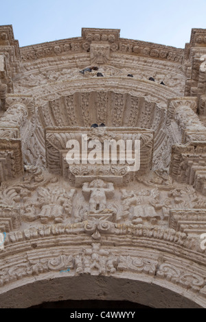 Die reich verzierte Fassade der Iglesia San Juan Bautista, Yanahuara, in der Nähe von Arequipa, Peru Stockfoto