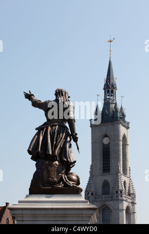 Die Statue von Christine de Lalaing, Glockenturm, Grand Place, Tournai, Provinz Hennegau, Wallonien, Belgien, Europa Stockfoto