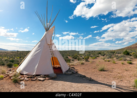 Tipi in amerikanischen Prärie in der Nähe von Grand Canyon Skywalk bauen von Hulapai Stamm Stockfoto