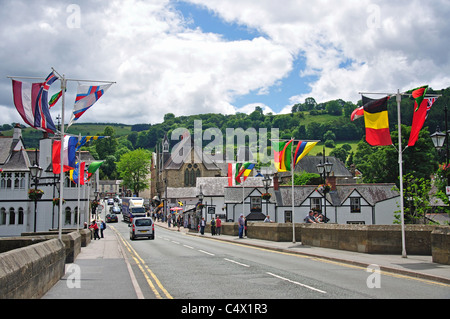 Stadtansicht von der Llangollen Bridge, Llangollen, Denbighshire (Sir Ddinbych), Wales (Cymru), Großbritannien Stockfoto