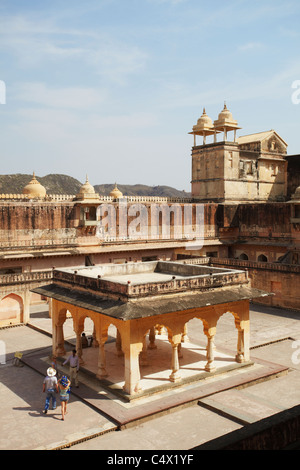 Innenhof des Palastes der Mann Singh i., Amber Fort, Jaipur, Rajasthan, Indien Stockfoto