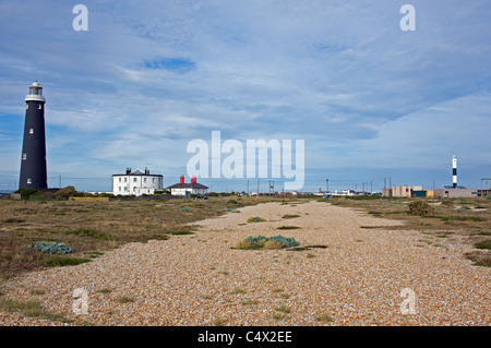 Die alten und neuen Leuchttürme, Dungeness, Kent, UK. Stockfoto