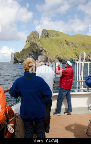 Schottland, St. Kilda Islands, äußeren Hebriden. Vogelbeobachtung auf der Insel Boreray. Stockfoto