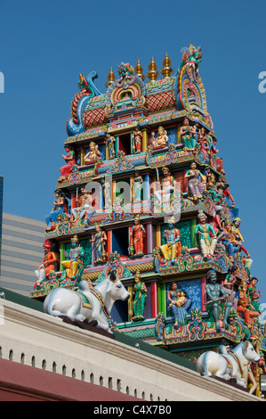 Der Eingangsturm Gopuram, der Tempel Sri Veeramakaliamman und Sri Srinivasa Perumal Tempel Singapur Stockfoto