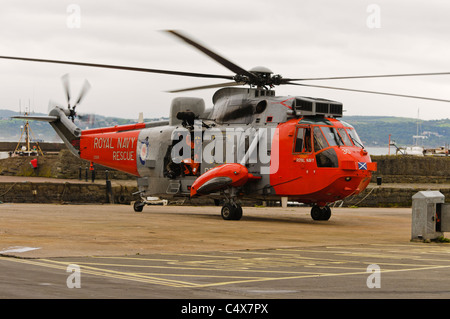 Royal Navy Sea King Hubschrauber Rettung 177 landet am Armed Forces Day, Carrickfergus 25.06.2011 Stockfoto