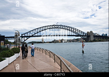 Die schönen Sydney Harbour Bridge Spannweiten über Port Jackson in der City of Sydney New South Wales Australien Stockfoto