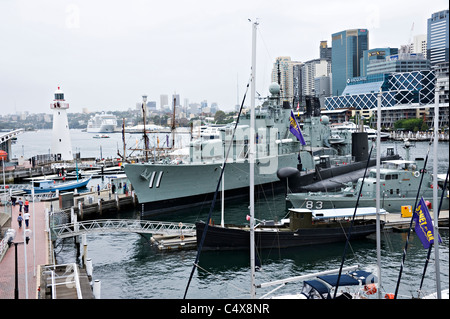 Einige Rentner australische Marine Kriegsschiffe und Boote vertäut an der National Maritime Museum Darling Harbour Sydney NSW Australia Stockfoto