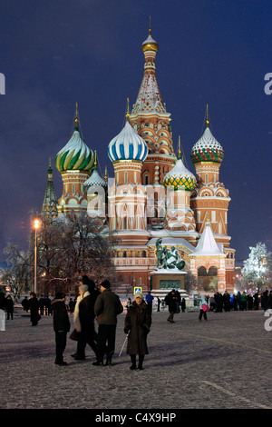Basilius Kathedrale bei Nacht, Roter Platz, Moskau, Russland Stockfoto