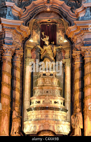 Innenraum der Clerigos Kirche, Porto, Portugal Stockfoto