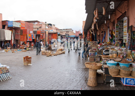 Straße in der Altstadt von Marrakesch, Marokko Stockfoto