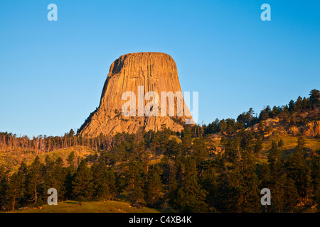 Sonnenaufgang am Devil es Tower National Monument in Wyoming. Stockfoto