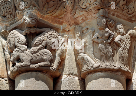 Romanische Portal der Santiago-Kirche (12. Jahrhundert), Agüero, Provinz Huesca, Aragon, Spanien Stockfoto