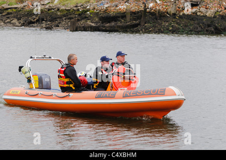 Feuerwehr und Rettungsdienst Boot auf dem Fluss Lagan, Belfast Stockfoto