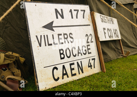 Zeichen aus dem 2. Weltkrieg nach Villers-Bocage und Caen, Frankreich Stockfoto