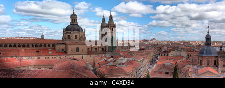 Clerecia Kirche und Jesuit College der Universidad Pontificia de Salamanca, Salamanca, Kastilien und Leon, Spanien Stockfoto