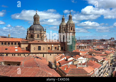 Clerecia Kirche und Jesuit College der Universidad Pontificia de Salamanca, Salamanca, Kastilien und Leon, Spanien Stockfoto