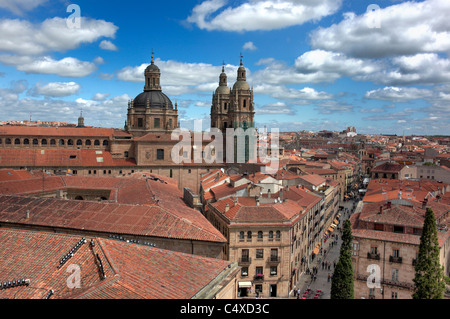 Clerecia Kirche und Jesuit College der Universidad Pontificia de Salamanca, Salamanca, Kastilien und Leon, Spanien Stockfoto