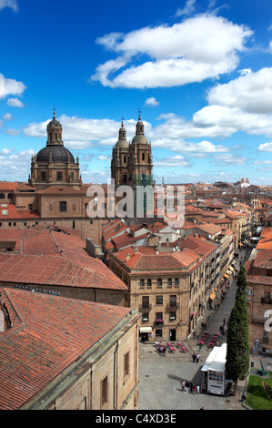 Clerecia Kirche und Jesuit College der Universidad Pontificia de Salamanca, Salamanca, Kastilien und Leon, Spanien Stockfoto